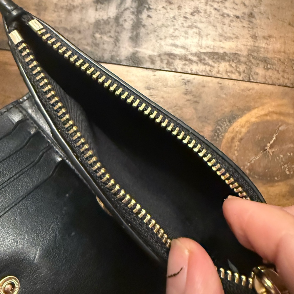 (USED-LIKE NEW) Marc Jacobs Black Leather Wallet, bought in 2025 - Picture 7 of 8